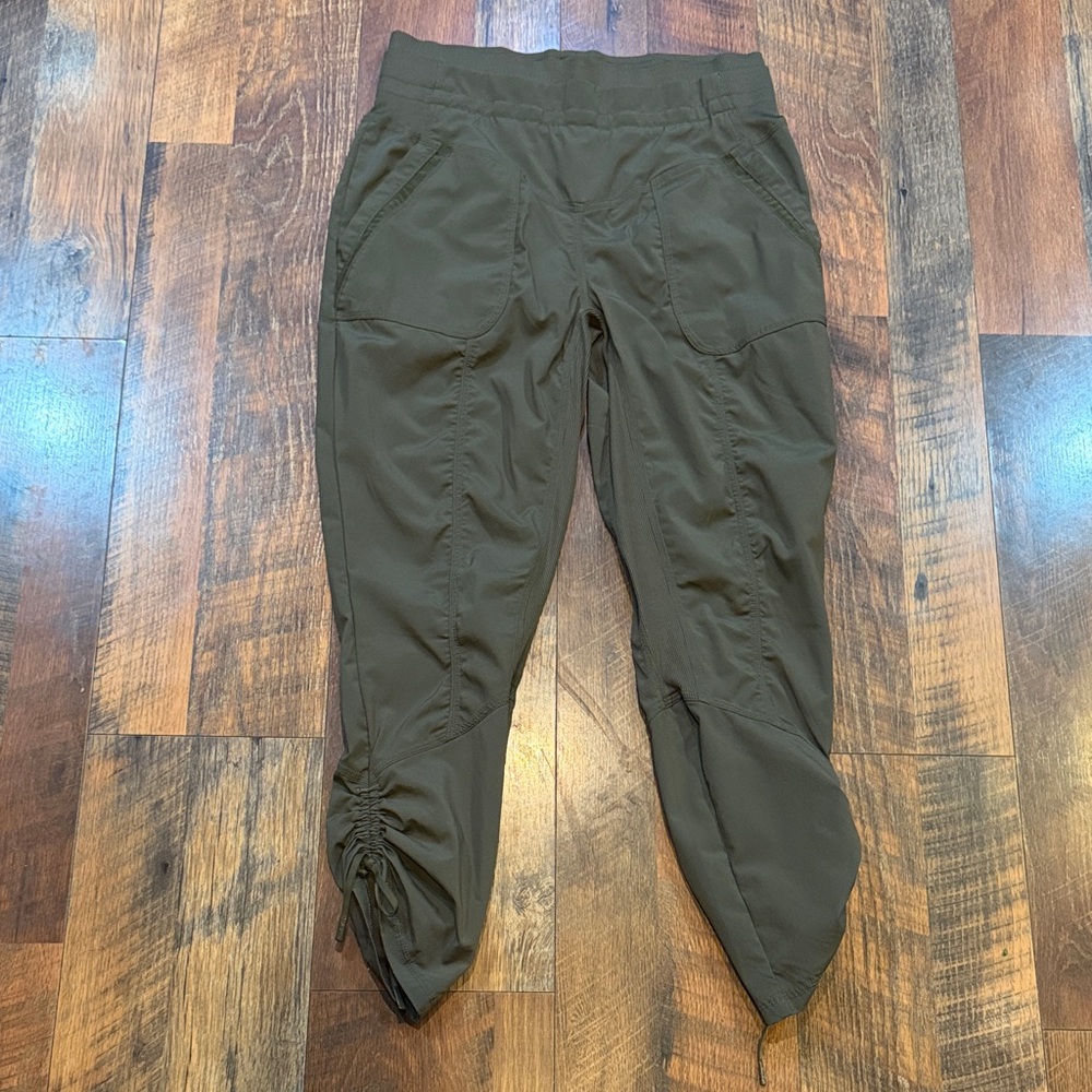 Women's Olive Capri Cargo Jogger Pants
